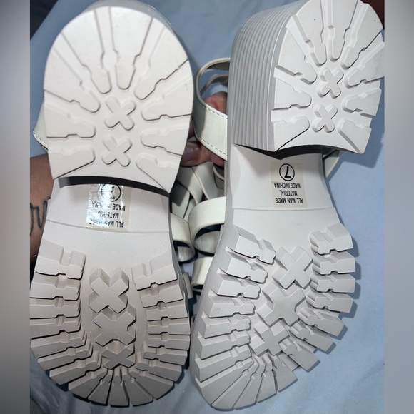 NWOT Cream Strappy Sandals - Picture 5 of 5